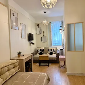 Arc De Triomphe -marie Antoinette Garden Apartment